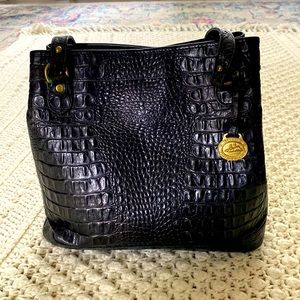 Vintage Brahmin Hobo tote. “alligator” embossed leather EUC black